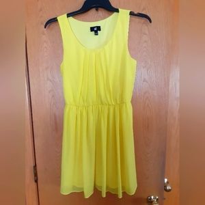 Womens size large,  iZ yellow lined dress
